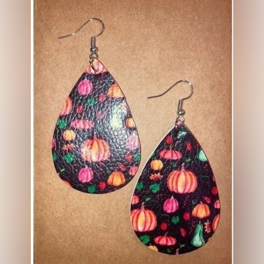 ☀️3/$9☀️ Fall Pumpkin Faux Leather Dangle Earrings.